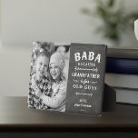 Placa Expositora Foto del Día del Abuelo Baba<br><div class="desc">¡El abuelo es para los ancianos, así que en su lugar es Baba! Esta increíble placa fotográfica de cita es perfecta para el Día del Padre, cumpleaños, o para celebrar que un nuevo abuelo o abuelo sea el que ama el golf. El diseño muestra el dicho "Baba, porque el abuelo...</div>