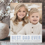 Placa Expositora Foto del día del mejor padre siempre feliz<br><div class="desc">Placa fotográfica con tu foto y un texto de tipo de letra azul claro y moderno "Mejor papá jamás" con tu mensaje debajo. Cambie los colores y las fuentes,  mueva y redimensione los elementos en la herramienta de diseño.</div>