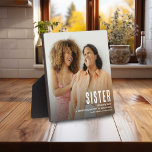Placa Expositora Foto moderna de definición de HERMANA Cuta<br><div class="desc">Hágale saber a una hermana lo especial que es para ti con esta moderna y divertida placa de fotografía SISTER. Simplemente sube una fotografía favorita de ti y de tu hermana y personalizar el texto para que sea única y personal para ti.</div>