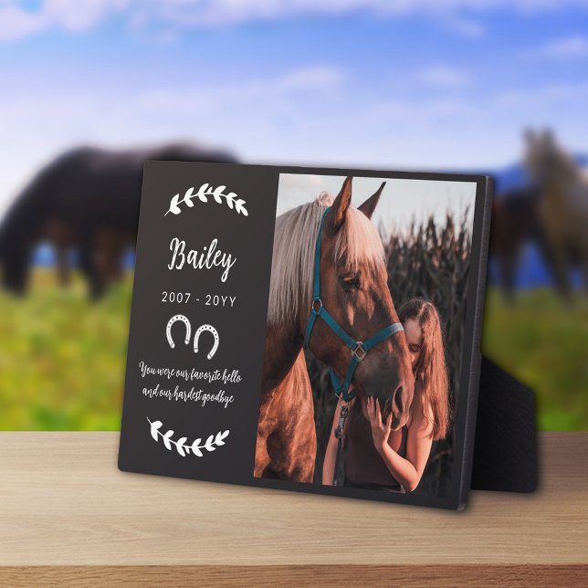 Placa Expositora Fotografía de Verdor con Herraduras Negras Memoria (Subido por el creador)