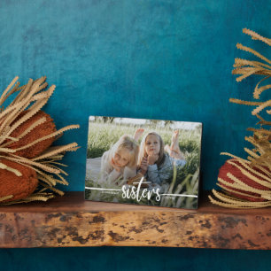 Placa Expositora Fotos modernas de Sisters Script