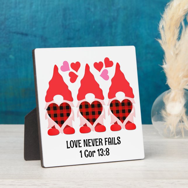 Placa Expositora GNOMES VALENTINOS cristianos El amor nunca falla (Valentine Gnomes with Christian Bible verse)