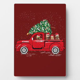 Placa Expositora Goldendoodle Riding Red Truck Santa Navidades Paja