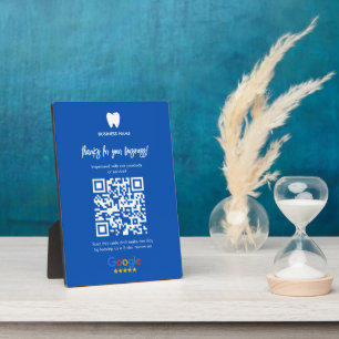 Placa Expositora Google revisa el código QR del enlace comercial de