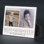 Placa Expositora Gris BEST MOM EVENTO collage 2 Photo Blue Hearts<br><div class="desc">Crea un manjar dulce perfecto para la nueva mamá para los Navidades o el día de la madre con este diseño asombroso usando dos (2) de tus fotos favoritas y tu mensaje personalizado. "La mejor mamá de todos los tiempos" aparece en el fondo con delicadas letras grises con pequeños corazones...</div>