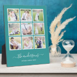 Placa Expositora Guión de color de fondo editable<br><div class="desc">Plaque fotográfico con 9 fotos cuadradas dispuestas en un diseño de cuadrícula cada una con un borde blanco alrededor de ellas en un color de fondo editable (haga clic en personalizar para cambiar el color de fondo). También puede añadir el nombre de su familia en una elegante fuente caligráfica y...</div>