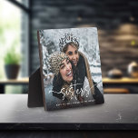 Placa Expositora Guión Hermanas Foto Regalo Keepsake<br><div class="desc">Elegante Plaque Fotográfico De Hermanas. El diseño está compuesto por una tipografía divertida y elegante con guion y tipografía sans. ¡Simplemente personalizar la cita de la hermana y sube una foto favorita de ti y de tu hermana! Un regalo perfecto para navidades o cumpleaños.</div>