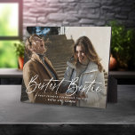 Placa Expositora Guión 'Mejor Bestie' Amigos foto de Keepsake<br><div class="desc">Hágale saber a una amiga cuánto significa para ti con esta placa de foto de regalo de keepsake. El diseño incluye tu foto favorita y tu mejor amigo, texto de escritura blanca que dice 'Bestest Bestie', una dulce cita de amistad que puede ser personalizada y nombre/s. Perfecto regalo para tu...</div>