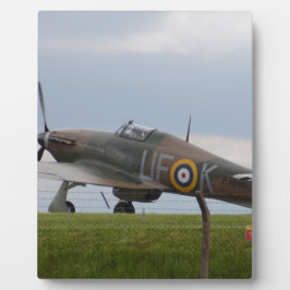 Placa Expositora Hawker Hurricane Vista de Tres Cuartos