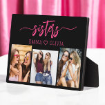 Placa Expositora Hermanas rosadas calientes 3 regalo de Collage de<br><div class="desc">Celebra la hermandad con la placa de regalo de Sisters 3 Collages de fotos Keepsake. Esta placa personalizada presenta un bonito collage de tres preciadas fotos, que capturan momentos inolvidables juntos. Diseñado con materiales de alta calidad, es perfecto para exhibirse en un escritorio, una estantería o una pared. El diseño...</div>