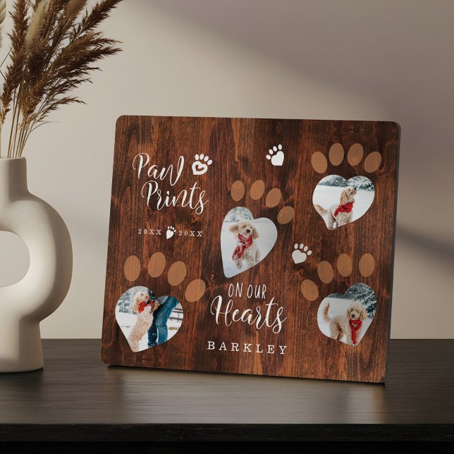 Placa Expositora Huellas de patas de madera rústica en la foto de r (Rustic Wood Paw Prints on Our Hearts Photo Memory Plaque)