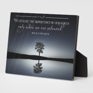 Placa Expositora Importance Of Our Voices