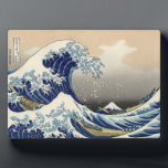 Placa Expositora La gran ola de Kanagawa Hokusai<br><div class="desc">La Gran Ola de Kanagawa por Hokusai. Hermosa obra maestra de una Gran Ola,  una de las pinturas artísticas más famosas de todos los tiempos. Disponible en muchas ideas de regalo y ropa artística de alta calidad.</div>