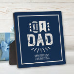 Placa Expositora La moderna Marina de Guerra Vintage Crema Azul Día<br><div class="desc">¡Celebra a papá con nuestra sincera tarjeta del día del padre! Muéstrale a tu papá cuánto significa para ti con nuestra placa especialmente diseñada para el Día del Padre. Con las citas "No.1 Dad", esta tarjeta es la manera perfecta de expresar tu aprecio y amor. Que este Día del Padre...</div>