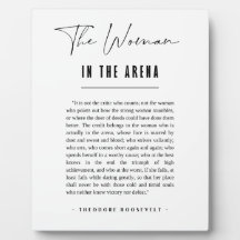 La mujer en el escenario se atreve a citar grandem