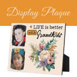 Placa Expositora La vida floral es mejor 2 foto Nietos naranja<br><div class="desc">¡Celebremos la alegría de la familia con nuestra hermosa placa de exhibición floral! Con espacio para dos preciadas fotos, esta placa está adornada con un vibrante diseño floral que añade un toque de elegancia a cualquier espacio. El mensaje más sincero, "La vida es mejor con los nietos", se muestra en...</div>