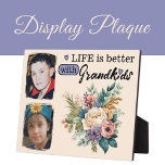 Placa Expositora La vida floral es mejor 2 fotos nietos púrpura<br><div class="desc">¡Celebremos la alegría de la familia con nuestra hermosa placa de exhibición floral! Con espacio para dos preciadas fotos, esta placa está adornada con un vibrante diseño floral que añade un toque de elegancia a cualquier espacio. El mensaje más sincero, "La vida es mejor con los nietos", se muestra en...</div>