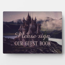 Libro de visitas sobre el castillo gótico romántic