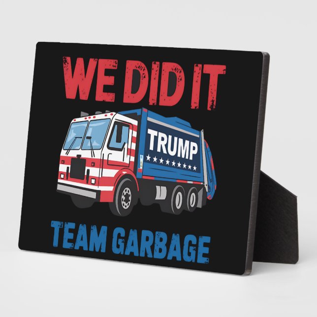 Placa Expositora Lo hicimos en equipo basura Trump presidente 47 Es (Lado)