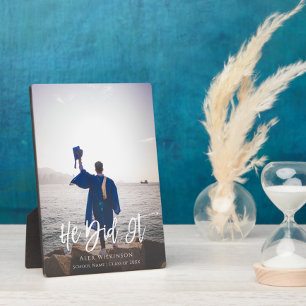 Placa Expositora Lo Hizo Moderna Foto De Graduación De Guión