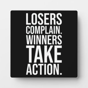 Placa Expositora Los ganadores toman acción