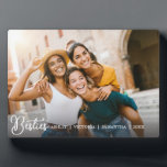 Placa Expositora Los mejores amigos para siempre amistad<br><div class="desc">Celebra tu vínculo especial con este lindo regalo para los mejores amigos! Esta placa personalizado de BFF es el conservador perfecto para mujeres y chicas adolescentes, presentando tu foto horizontal favorita con "besties" elegantemente empotrados con letras blancas. Personalízalo con un mensaje de graduación de la escuela secundaria o sus nombres...</div>