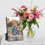 Placa Expositora Los nietos hacen que la vida sea grande<br><div class="desc">Los nietos hacen la vida grandiosa: regalo de foto familiar Personalizado. Crédito de la foto: Photography © Storytree Studios,  Stanford,  CA. La plantilla de foto debe ser reemplazada por su propia foto</div>