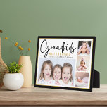Placa Expositora Los nietos hacen que la vida sea grande y personal<br><div class="desc">Un moderno regalo de collage de fotos para los abuelos con una frase sentimental "Los nietos hacen la vida grandiosa". Personalízate con 4 fotos y nombres de nietos para convertirlo en un regalo memorable para el día de la madre,  el día de los abuelos,  navidades y cumpleaños.</div>