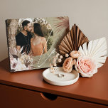 Placa Expositora Love Boho Watercolor Floral Keepsake Arch Foto<br><div class="desc">Un hermoso regalo de foto para los recién casados. Fotos de bodas florales tropicales de color bohemio-floral de diseño moderno con flores botánicas de boho y vegetación tropical de mano. Las formas geométricas modernas, combinadas con una bonita paleta moderna de color boho, crean este elegante y sofisticado toque fotográfico boda....</div>