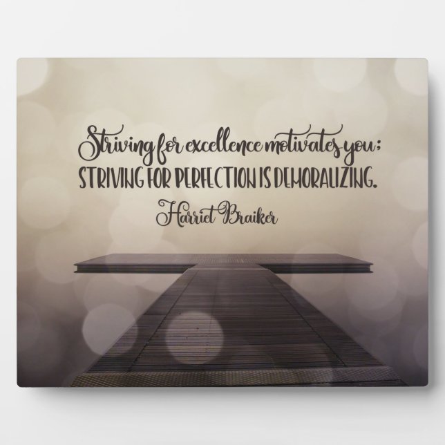 Placa Expositora Luchando Por La Excelencia (Frente)