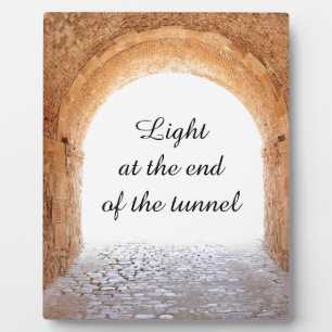 Placa Expositora Luz al final del túnel