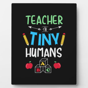 Placa Expositora Maestros entregan a profesores, humanos pequeños