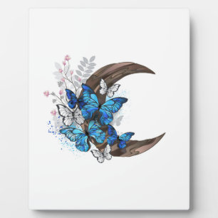 Placa Expositora Mariposas azules sobre la media luna de madera