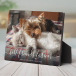 Placa Expositora Mascota Amigos Mejores Amigos Para Siempre BFF Bes<br><div class="desc">¿Tienes mascotas que son mejores amigos? Celebre los MEJORES AMIGOS PARA SIEMPRE con esta placa fotográfica con guijarros de cepillo a mano, que muestra una foto favorita de sus bebés de piel así como sus nombres. Fácil de personalizar, este será un gran regalo para cualquier madre de gato, padre de...</div>