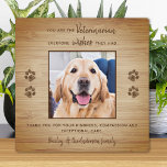 Placa Expositora Mascota de la Apreciación Veterinaria Foto Gracias<br><div class="desc">¡Diga 'Gracias' a su maravilloso veterinario con una preciosa placa fotográfica mascota personalizada del perro! "Eres el veterinario... ¡todo el mundo desearía que lo hicieran!" Personaliza con el nombre del mascota y la foto favorita. Este regalo de apreciación veterinaria será un tesoro. DERECHOS RESERVADOS © 2020 Judy Burrows, Black Dog...</div>