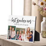 Placa Expositora Mejor Abuela de la Historia - Collage de fotos de<br><div class="desc">Celebra la "Mejor Abuela de la Historia" con esta placa personalizada de Collage de fotos para nietos. Este sincero regalo cuenta con un bello collage de preciadas fotos que capturan momentos especiales, complementado con un mensaje amoroso. Diseñado con materiales de alta calidad y acabados elegantes, es ideal para exhibirse en...</div>