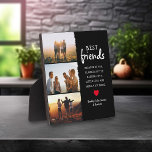 Placa Expositora Mejor Collage de fotos de amigos y presupuesto de<br><div class="desc">¡Los bonos son la familia que elegimos, y se merecen lo mejor! Celebra tu vínculo especial con esta placa "Best Friends" (los mejores amigos) de moda. Con una cita personalizada, espacio para 3 fotos de su elección y elementos de personalizable, es el regalo perfecto para cualquier ocasión: cumpleaños, Navidades, o...</div>