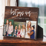 Placa Expositora Mejor Collage de fotos Rústico De Madera Pops Abue<br><div class="desc">Capturar el amor entre el Pop y sus nietos con el Collage de fotos Plaque de nuestro abuelo. Esta placa personalizada presenta un reconfortante collage de fotos, que muestra hermosamente momentos apreciados compartidos entre papá y sus queridos nietos. Alrededor de las fotos está el entrañable título "Poppy", agregando un toque...</div>