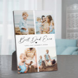 Placa Expositora Mejor guión de corazón de papá nunca 4 Collage de<br><div class="desc">Esta placa muestra un collage de 4 fotos con el mensaje "mejor papá jamás" escrito a mano y los nombres de los miembros de la familia con un tipo de letra simple y tradicional. Añade tus 4 fotos familiares favoritas. Un bizcocho dulce y un regalo para el Día del Padre,...</div>