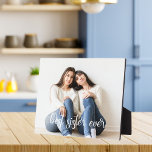 Placa Expositora Mejor Hermana Personalizado Elegante Foto<br><div class="desc">La mejor hermana jamás escrita en un guión blanco cursivo sobre tu hermosa foto de tu hermano. Añade una foto de tu hermana grande para un regalo de cumpleaños en placa de hermana maravilloso y reflexivo.</div>