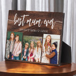 Placa Expositora Mejor Mamá de la historia - Collage de fotos de ma<br><div class="desc">Celebra a tu madre con la "mejor Mamá de la historia" Collage de fotos del Día de la Madre. Esta placa personalizada presenta un hermoso collage de preciadas fotos, que capturan momentos y recuerdos especiales. El sincero mensaje "Mejor Mamá Nunca" agrega un toque amoroso. Diseñado a partir de materiales de...</div>
