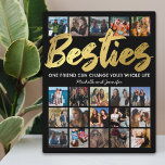 Placa Expositora Mejores amigos | Collage de fotos Besties<br><div class="desc">Placa personalizada de fotos de los mejores amigos con un fondo negro de moda que se puede cambiar a cualquier color, la palabra "besties" en un falso guión de Relieve metalizado dorado, una cita de amistad, tus nombres y una plantilla de collage de fotos de 20 cuadrados para que puedas...</div>