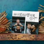 Placa Expositora Modern Best Dad Ever 2 Photos Fathers Day Gifts<br><div class="desc">Give Dad a gift that speaks straight to the heart. This Modern Best Dad Ever plaque features a sleek, minimal design with bold typography and space for two meaningful photos - making it the perfect way to celebrate fatherhood and capture memories that last. Customize with your favorite father-child moments, travel...</div>