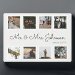 Placa Expositora Moderno Collage de fotos Boda Sr. & Mrs.<br><div class="desc">Pon tus fotos bodas favoritas en exhibición con este moderno diseño de collage de fotos cuadradas. Puedes añadir tu nombre de casado y el año de boda para personalizar. Esto haría un regalo maravilloso para tus padres o abuelos también.</div>