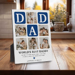 Placa Expositora Moderno Multi Photo Grid Cute DAD Gift<br><div class="desc">Crea tu propia placa DAD con este collage y texto multifotográfico moderno. El diseño incluye 6 fotografías con cuadrados de esquina curvados con el texto DAD en bloques azules que se pueden cambiar a cualquier color. El texto 'El mejor papi del mundo' con una cita del padre adorable que se...</div>