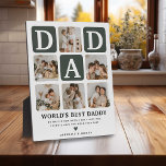 Placa Expositora Moderno Multi Photo Grid Cute DAD Gift<br><div class="desc">Crea tu propia placa DAD con este collage y texto multifotográfico moderno. El diseño incluye 6 fotografías con cuadrados de esquina curvados con el texto DAD en bloques de color verde caqui que se pueden cambiar a cualquier color. El texto 'El mejor papi del mundo' con una cita del padre...</div>