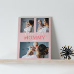 Placa Expositora Moderno, te amo, mamá | 3 Collage de fotos Plaque<br><div class="desc">A los Papás les encantará esta placa de collage de fotos contemporánea de 3, con un tipo de letra que dice 'TE AMO' y en negrita dice 'MOMMY'. ¡El regalo perfecto para una madre nueva, madrastra, madre bondadosa o como madre, por Día de la Madre, cumpleaños o cualquier otra ocasión!...</div>