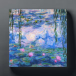 Placa Expositora Monet Water Lilies Plaque<br><div class="desc">placa de Monet Water Lilies. Pintura de óleo sobre lienzo de 1916. Monet pintó su famoso estanque de nenúfares obsesivamente durante los últimos años de su carrera, inspirándose en la luz del sol y su efecto cambiante sobre el agua y las flores acuáticas y el follaje. Este cuadro presenta un...</div>