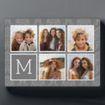 Placa Expositora Monograma de Collage de fotos de lino y gris en In<br><div class="desc">Patrón de Damasco del Personalizado Pastel Beige y Carol - Usa cinco fotos cuadradas para crear un regalo único y personal. O puedes mantener al cachorro hipster y hacer un keepsake de moda. También puede añadir fotos bodas de selfies para un recuerdo memorable. Si necesita ajustar las imágenes, haga clic...</div>