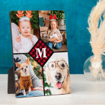 Placa Expositora Monograma de rojas de 4 Collages de fotos personal<br><div class="desc">Celebra tus recuerdos favoritos con una placa personalizado de Collage de fotos de Buffalo Rojo. Cuando tienes tantos recuerdos y fotos divertidos , una foto no es suficiente . Nuestra placa fotográfica Personalizado tiene 4 fotos y un centro monogramado inicial y nombre para personalizar . Esta placa fotográfica personalizada de...</div>